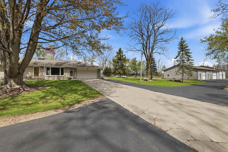 N222 Two Mile Rd, Appleton, WI 54914