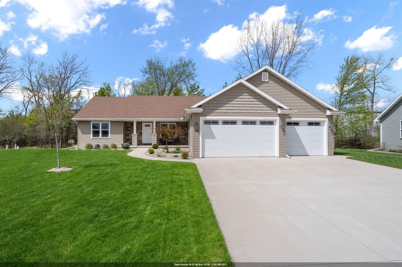2078 Sugar Ct, Appleton, WI 54913-2306