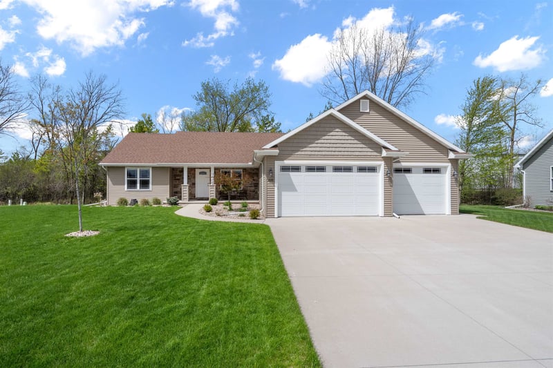 2078 Sugar Ct, Appleton, WI 54913-2306