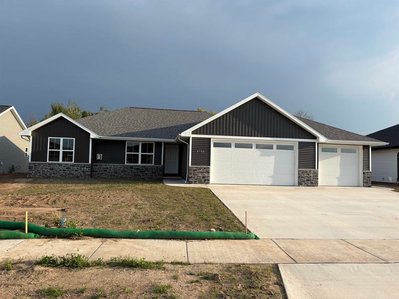 1751 Betty Jean Ln, Green Bay, WI 54313-0000