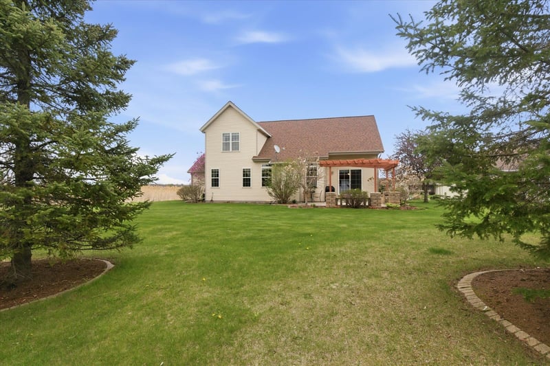 1730 Cinnabar Way, Belleville, WI 54311