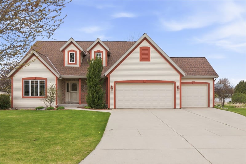 1730 Cinnabar Way, Belleville, WI 54311
