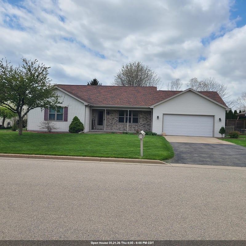 2165 Deer Haven Dr, Menasha, WI 54952