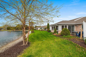 1692 Twin Lakes Cir, Green Bay, WI 54311-4225