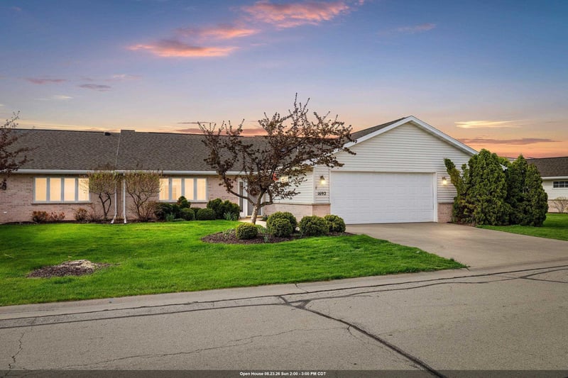 1692 Twin Lakes Cir, Green Bay, WI 54311-4225