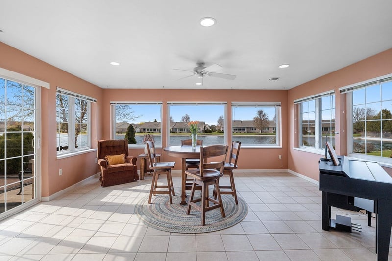 1692 Twin Lakes Cir, Green Bay, WI 54311-4225