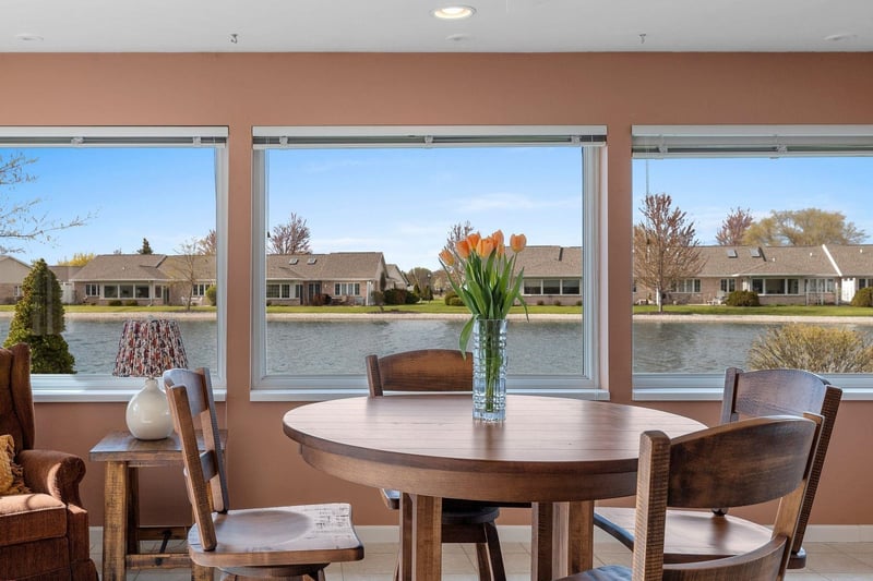 1692 Twin Lakes Cir, Green Bay, WI 54311-4225