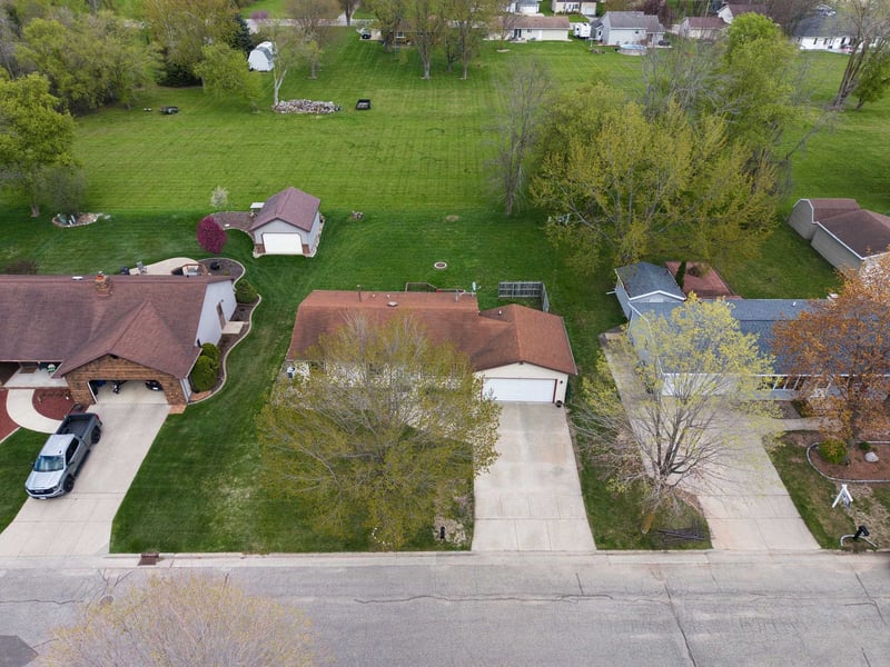 201 Fairway St, Combined Locks, WI 54113