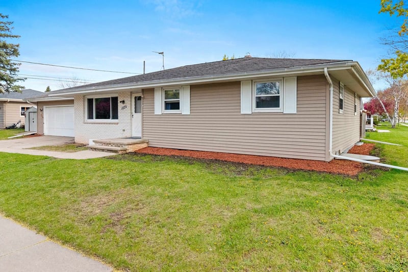 1825 Grant St, Appleton, WI 54914