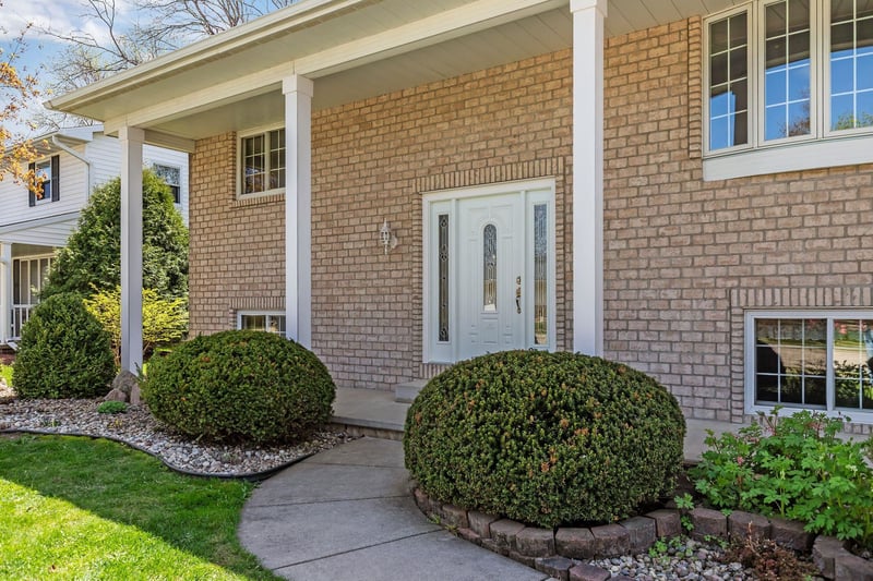707 Pierce Ave, Little Chute, WI 54140