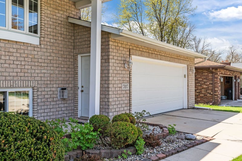 707 Pierce Ave, Little Chute, WI 54140