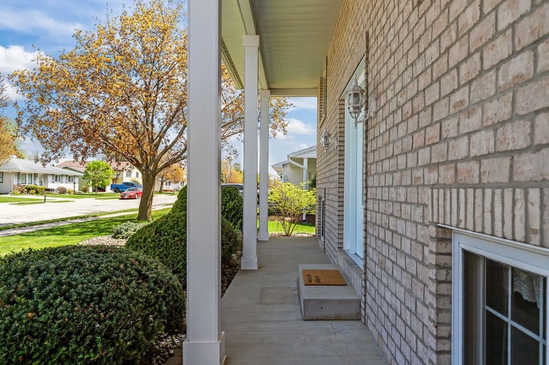 707 Pierce Ave, Little Chute, WI 54140
