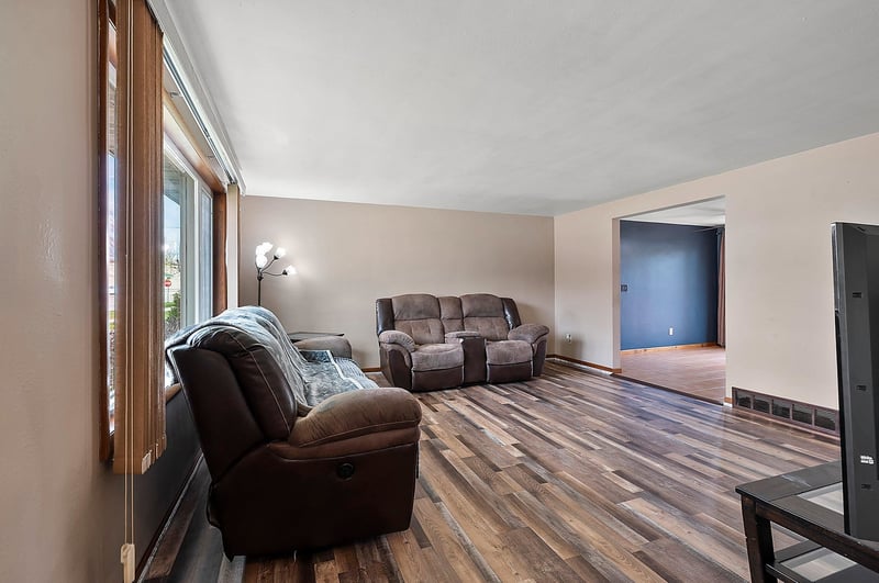 1870 Gary Ln, Green Bay, WI 54303