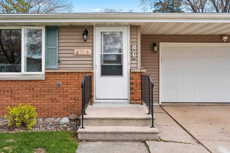 1870 Gary Ln, Green Bay, WI 54303