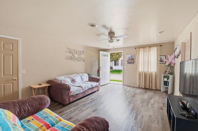 1217 St Clair St, Green Bay, WI 54301