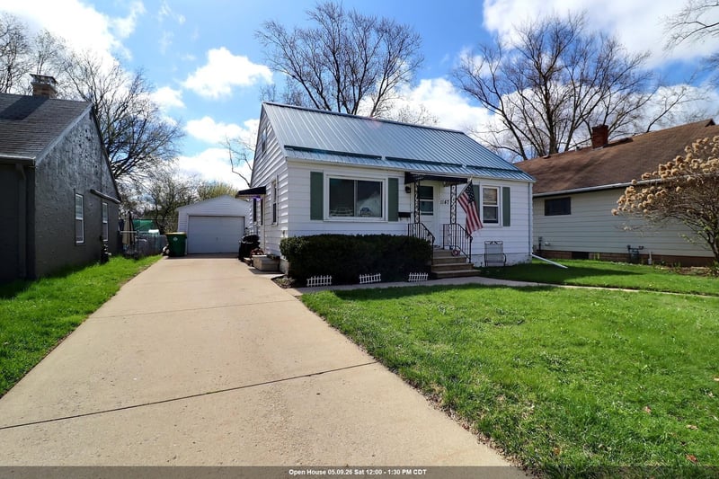 1147 Wirtz Ave, Green Bay, WI 54304