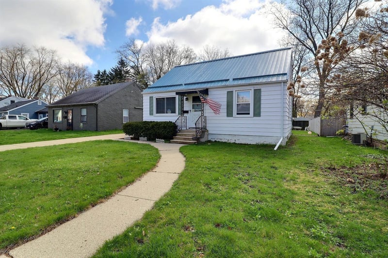 1147 Wirtz Ave, Green Bay, WI 54304
