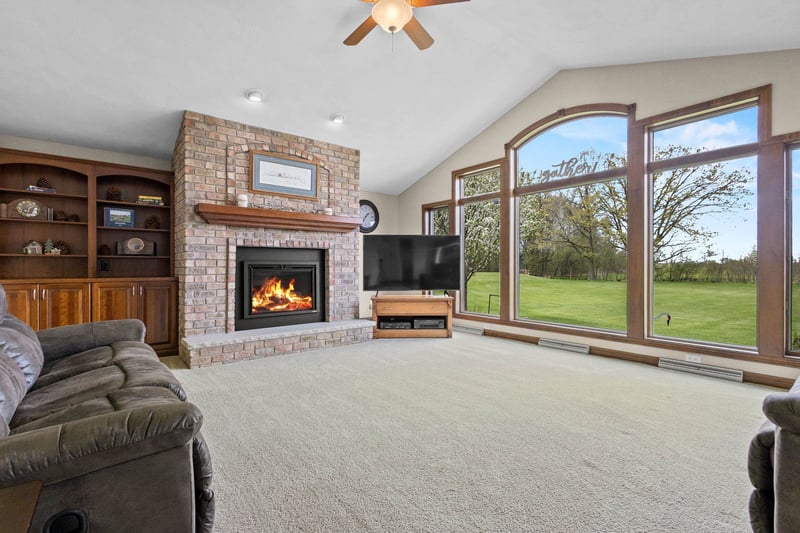 3022 Fairwinds Dr, Neenah, WI 54956