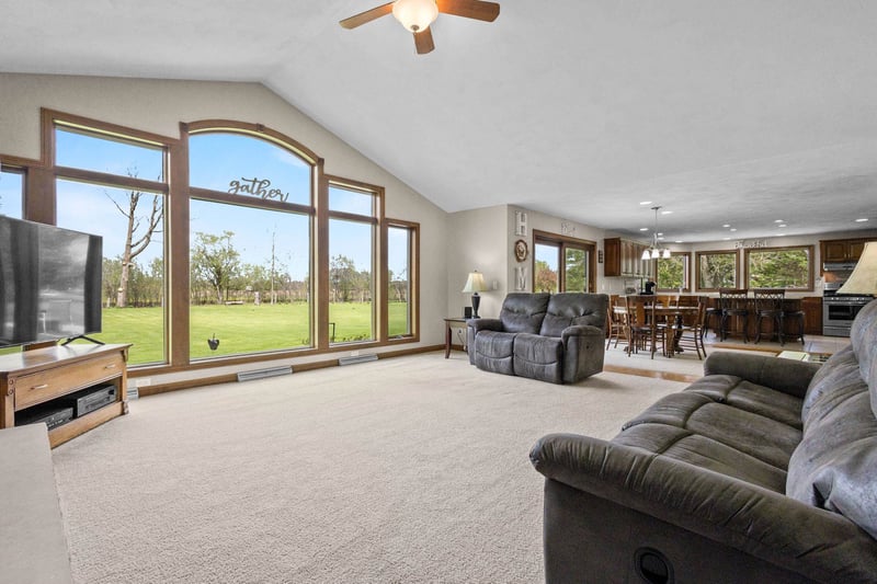 3022 Fairwinds Dr, Neenah, WI 54956