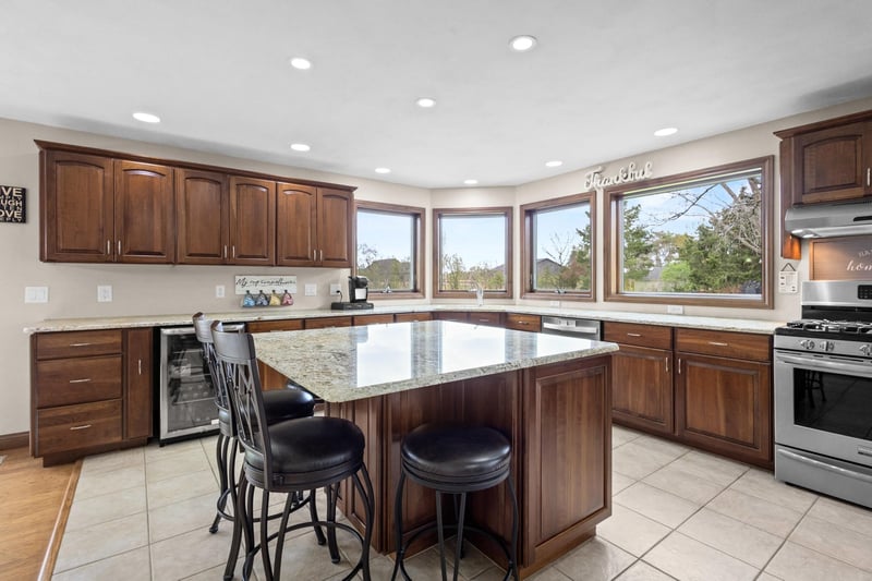 3022 Fairwinds Dr, Neenah, WI 54956