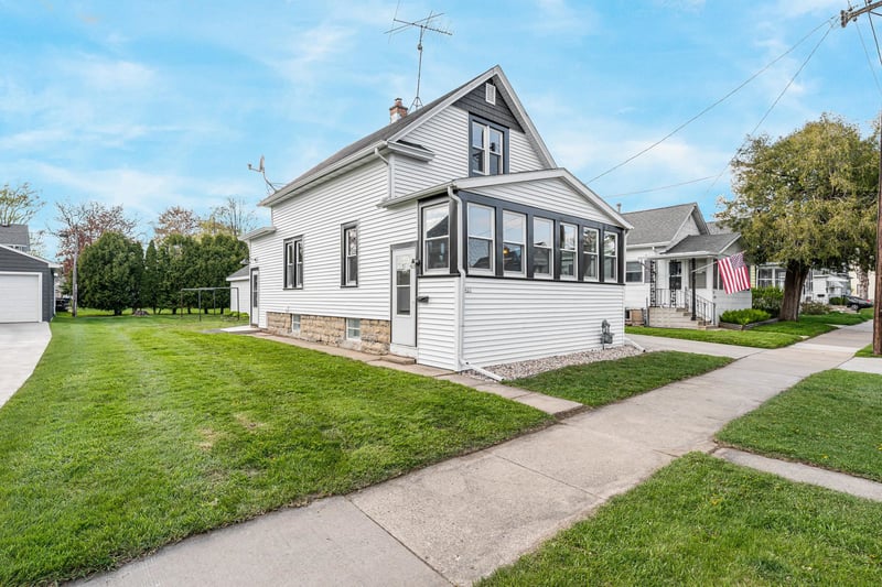 1421 Cedar St, Oshkosh, WI 54901