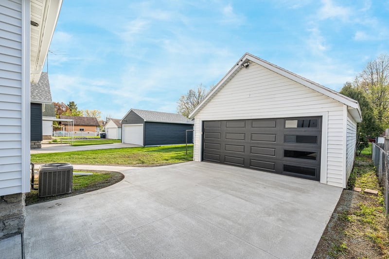 1421 Cedar St, Oshkosh, WI 54901