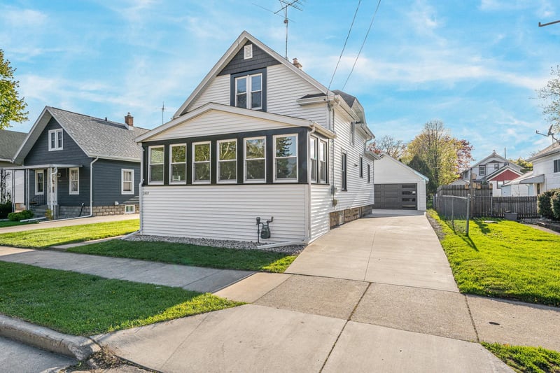 1421 Cedar St, Oshkosh, WI 54901