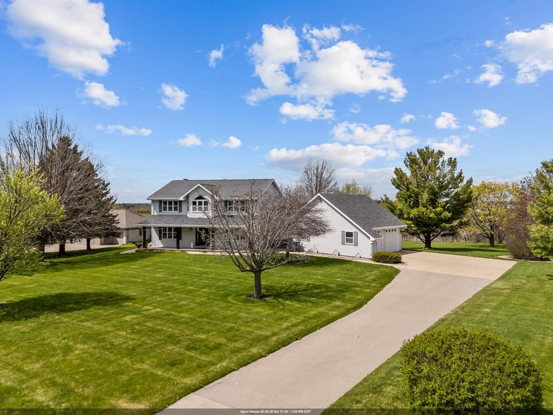 W8078 Hillcrest Ct, Hortonville, WI 54944
