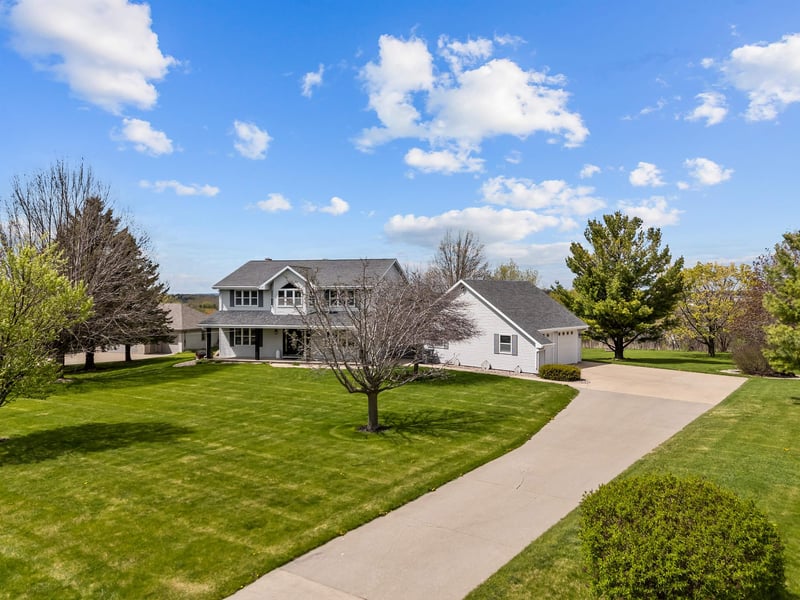 W8078 Hillcrest Ct, Hortonville, WI 54944