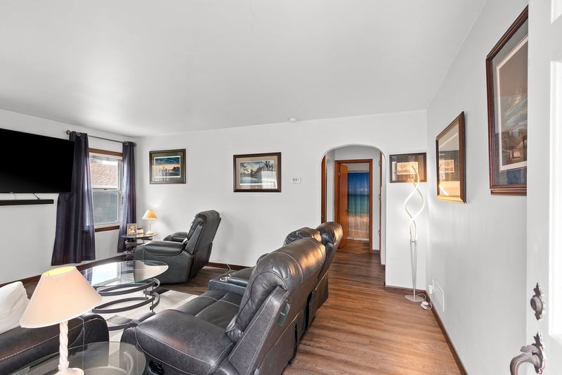 1299 Desnoyers St, Green Bay, WI 54303