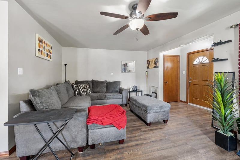 817 Henry St, Green Bay, WI 54302-2927