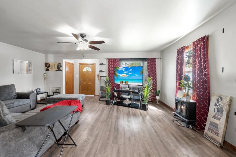 817 Henry St, Green Bay, WI 54302-2927