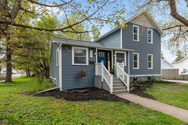 317 Hewitt St, Neenah, WI 54956
