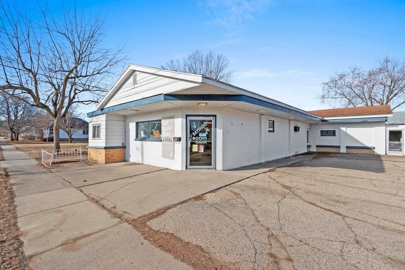302 Collins Ave, Oconto, WI 54153