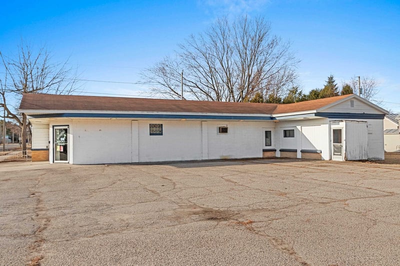 302 Collins Ave, Oconto, WI 54153