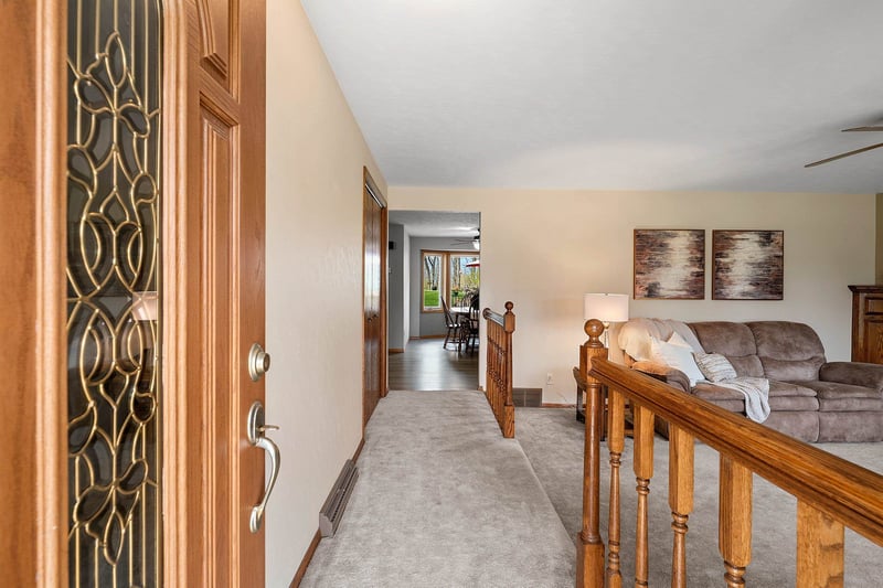 2504 Stonegate Dr, Suamico, WI 54313-8123