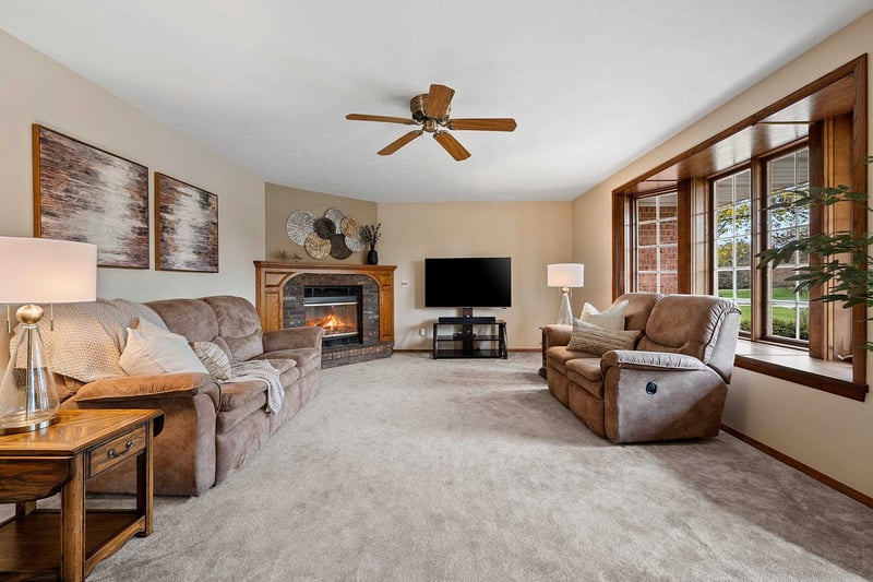 2504 Stonegate Dr, Suamico, WI 54313-8123