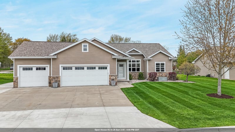 1465 Amendment Dr, Neenah, WI 54956