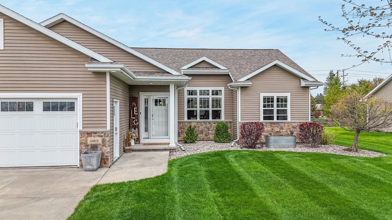1465 Amendment Dr, Neenah, WI 54956