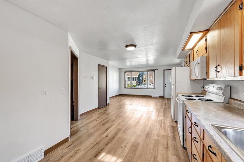 522 Mill St, Algoma, WI 54201