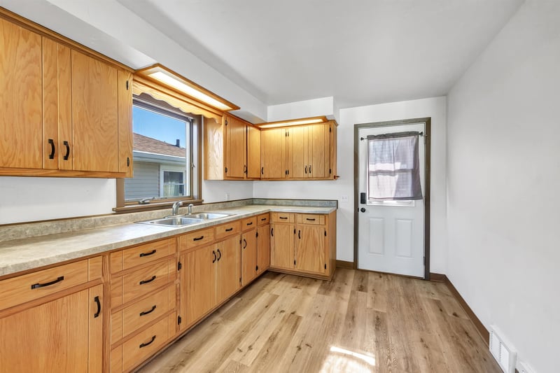 522 Mill St, Algoma, WI 54201