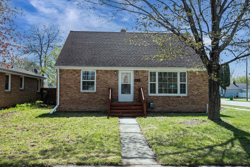 1621 11th Ave, Green Bay, WI 54304-3614