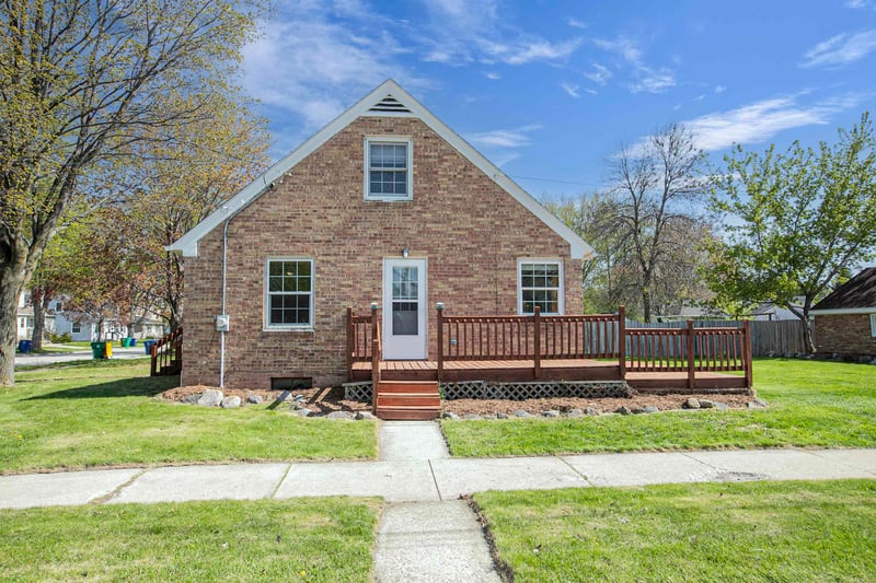 1621 11th Ave, Green Bay, WI 54304-3614