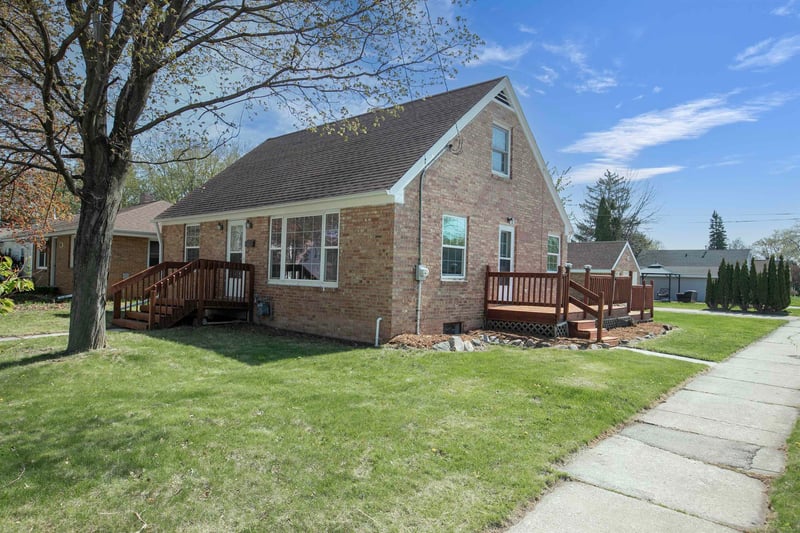 1621 11th Ave, Green Bay, WI 54304-3614
