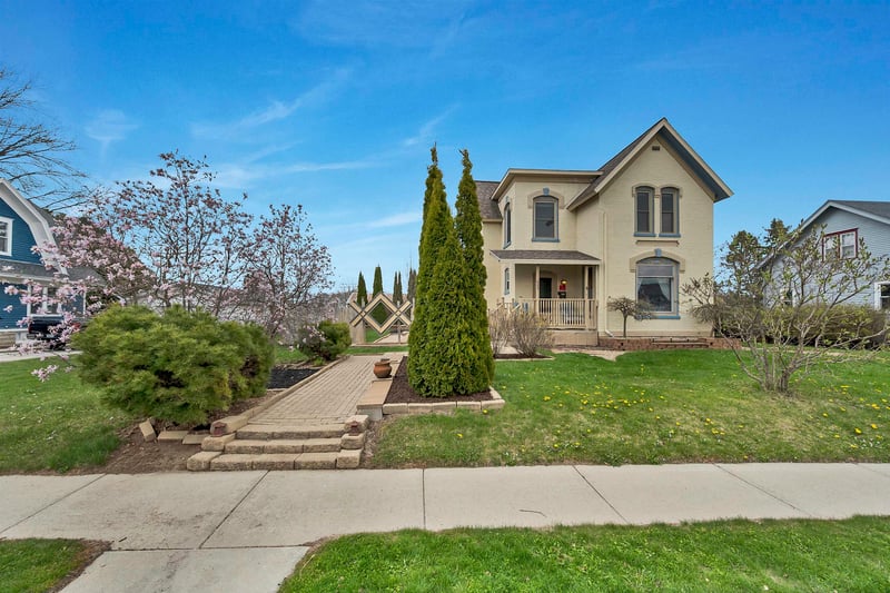 602 1st St, Kewaunee, WI 54216