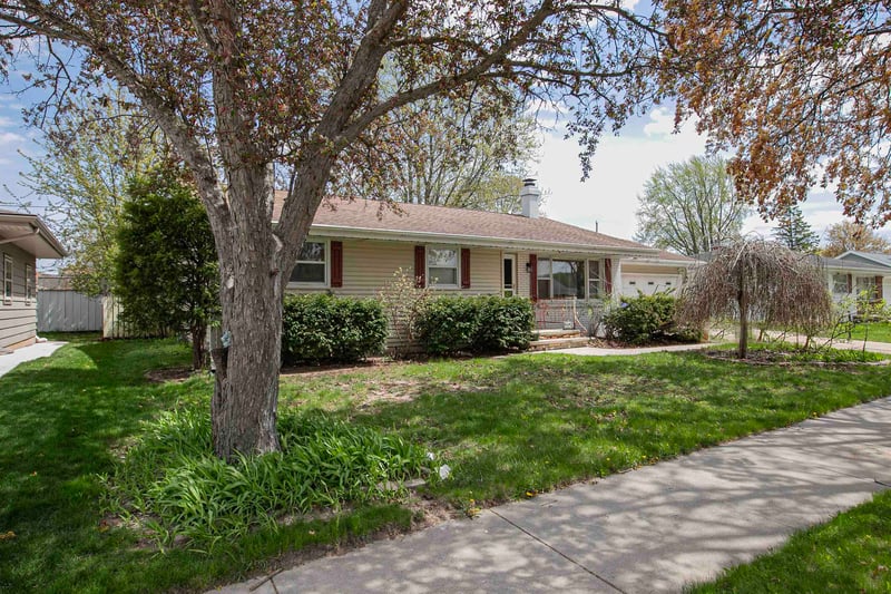 206 Midpark Dr, Appleton, WI 54915