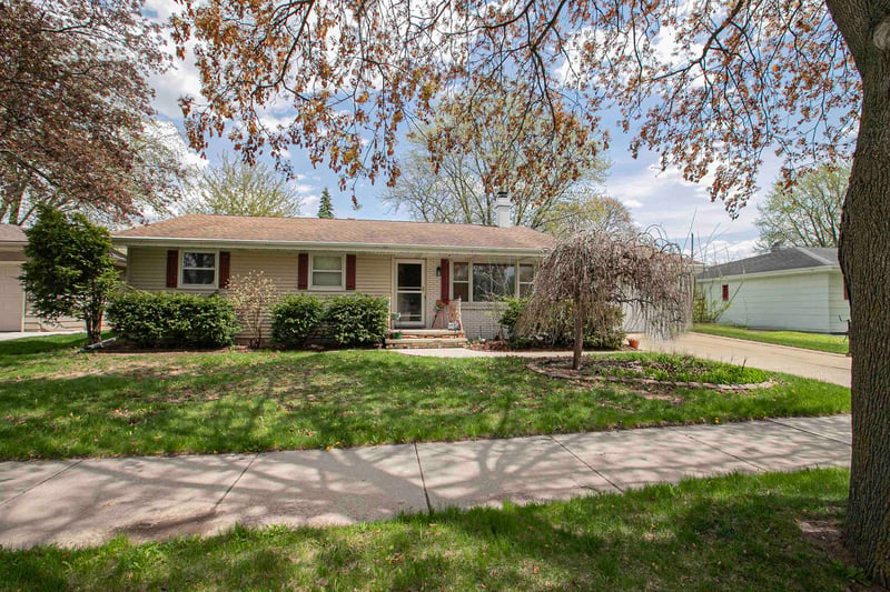 206 Midpark Dr, Appleton, WI 54915
