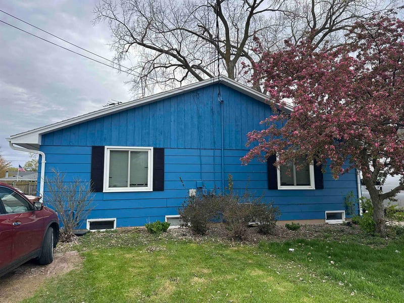 715 John St, Menasha, WI 54952