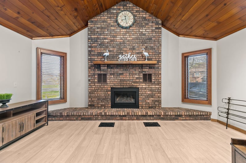 1841 Eagle Dr, Neenah, WI 54956-1291