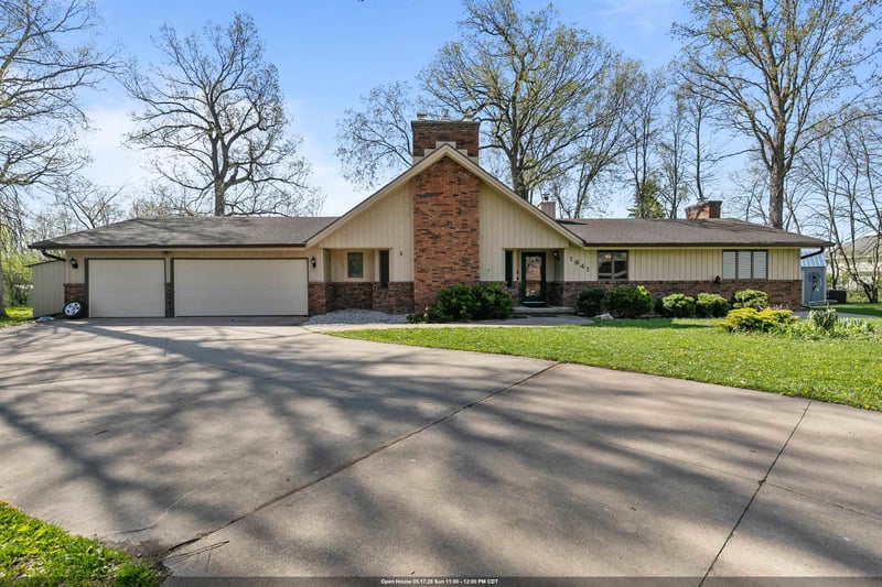 1841 Eagle Dr, Neenah, WI 54956-1291